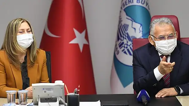 BAŞKAN BÜYÜKKILIÇ, AK PARTİ KAYSERİ KADIN KOLLARI'NIN YENİ YÖNETİMİNİ KABUL ETTİ