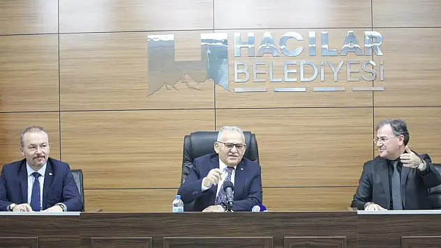 BAŞKAN BÜYÜKKILIÇ, BU KEZ HACILAR'DA MUHTARLARLA BULUŞTU