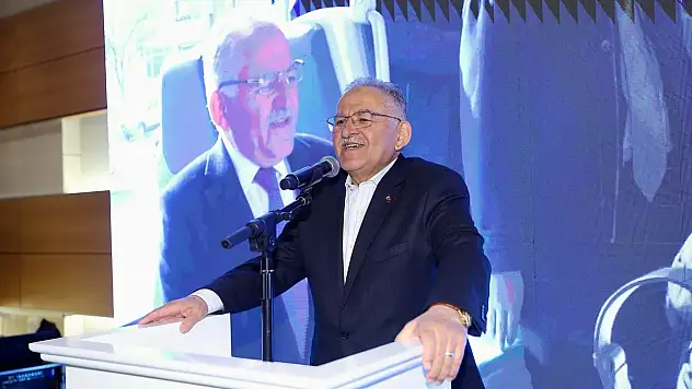 Başkan Büyükkılıç gençlerle iftar sofrasında buluştu