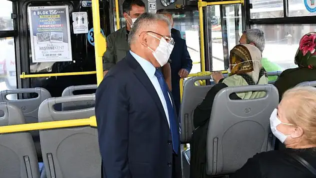 BAŞKAN BÜYÜKKILIÇ OTOBÜSE BİNDİ, YOLCULARA ÇAĞRIDA BULUNDU