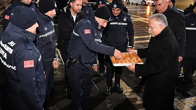 Başkan Büyükkılıç yeni yıla görev başındaki ekiplerle girdi