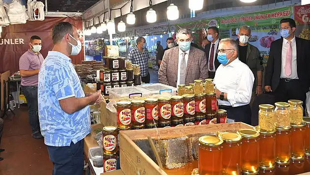 BAŞKAN BÜYÜKKILIÇ YÖRESEL ÜRÜNLER FUARI'NI ZİYARET ETTİ