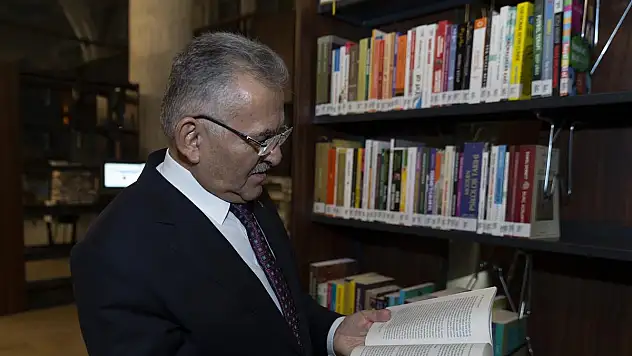 BAŞKAN BÜYÜKKILIÇ'IN SÖZ VERDİĞİ 1038 KİTAP, CİZRE İÇİN YOLA ÇIKTI