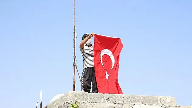 BAŞKAN BÜYÜKKILIÇ'IN 'TÜRK BAYRAĞI' HASSASİYETİ