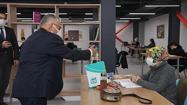 BAŞKAN BÜYÜKKILIÇ'TAN 'KÜTÜPHANE' ZİYARETİ