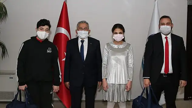 BAŞKAN BÜYÜKKILIÇ'TAN ÖZEL GÜNDE ÖZEL İLGİ