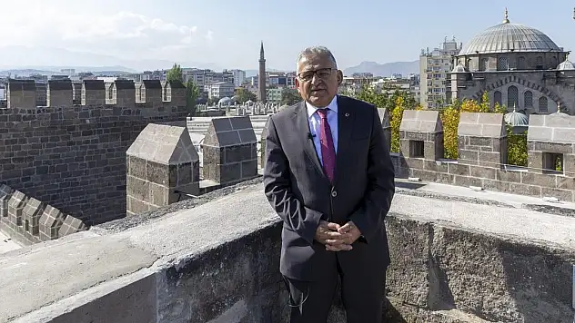 BAŞKAN BÜYÜKKILIÇ'TAN SANATA VE SANATÇIYA DESTEK