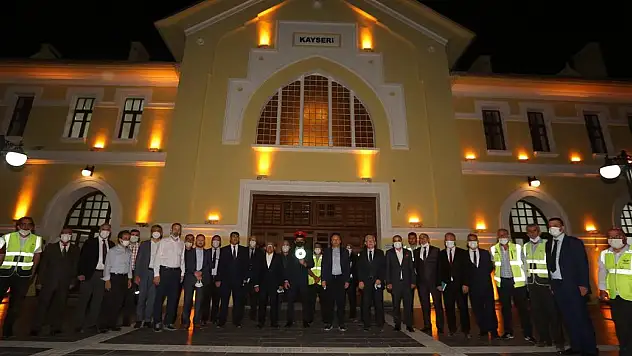 BAŞKAN BÜYÜKKILIÇ'TAN TREN GARINDA GECE MESAİSİ