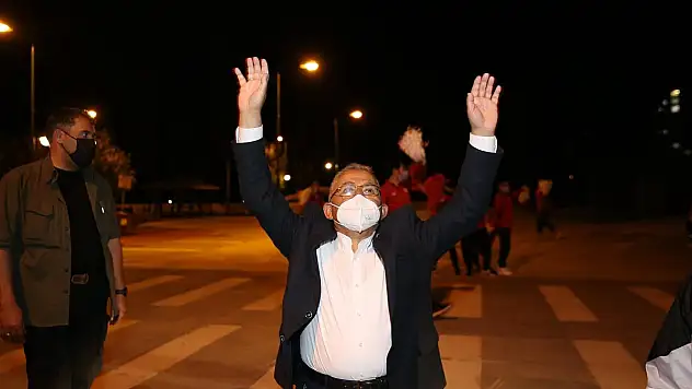 BAŞKAN BÜYÜKKILIÇ'TAN VATANDAŞLARA GECE SÜRPRİZİ