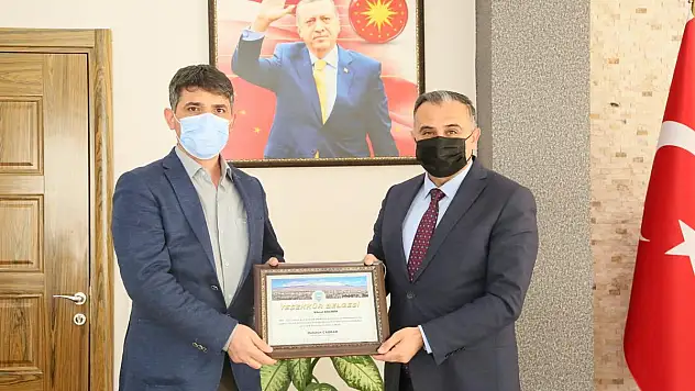 BAŞKAN CABBAR'DAN İL TARIM VE ORMAN MÜDÜRLÜĞÜ'NE TEŞEKKÜR PLAKETİ