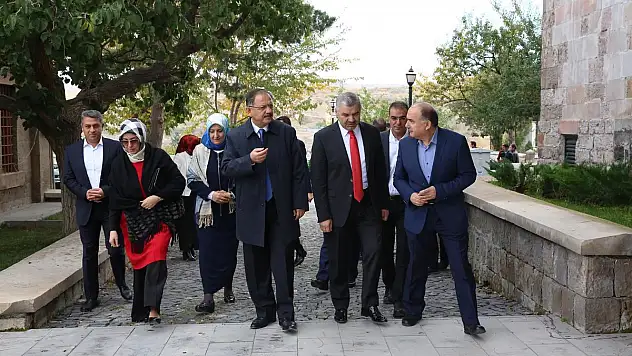 Başkan Çelik Talas Gençlik Merkezini ziyaret etti