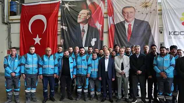 Başkan Çolakbayrakdar belediye personeliyle bayramlaştı