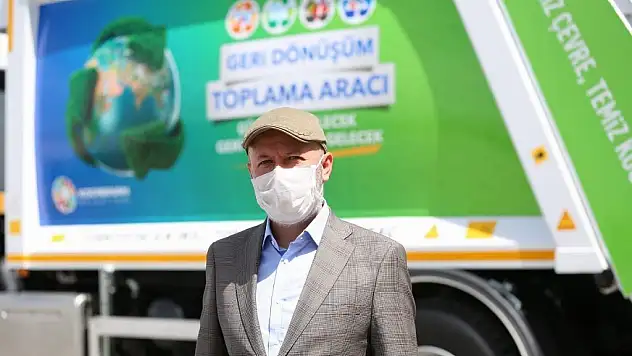 BAŞKAN ÇOLAKBAYRAKDAR: 'GERİ DÖNÜŞÜMLE GELECEĞİ VE DOĞAYI KORUYORUZ'