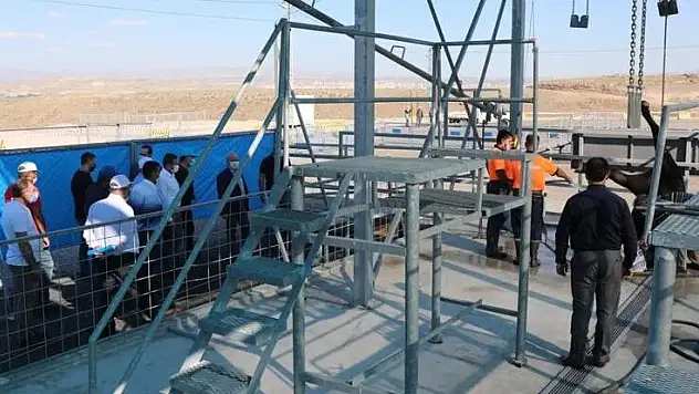 BAŞKAN ÇOLAKBAYRAKDAR KURBAN KESİM YERİNDE