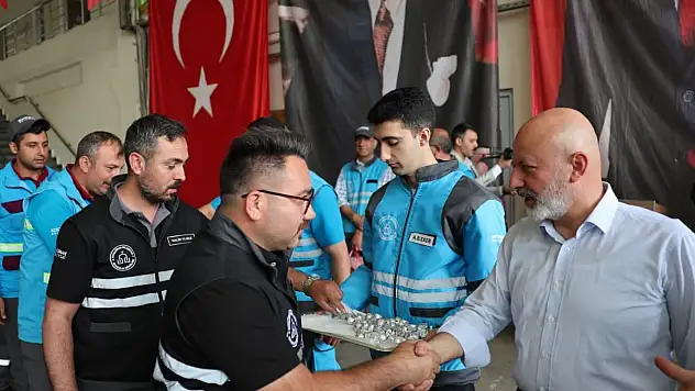Başkan Çolakbayrakdar, personelle bayramlaştı