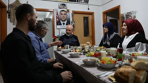 Başkan Çolakbayrakdar: Ramazan'da çalınmadık kapı bırakmadık