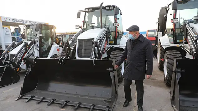 BAŞKAN ÇOLAKBAYRAKDAR, 'YENİ ARAÇ FİLOSUYLA PROJELERİ HIZLA HAYATA GEÇİRECEĞİZ'