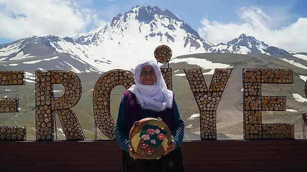 BAŞKAN DAVET ETTİ, 75 YILLIK ÖMRÜNDE İLK KEZ ERCİYES'E ÇIKTI