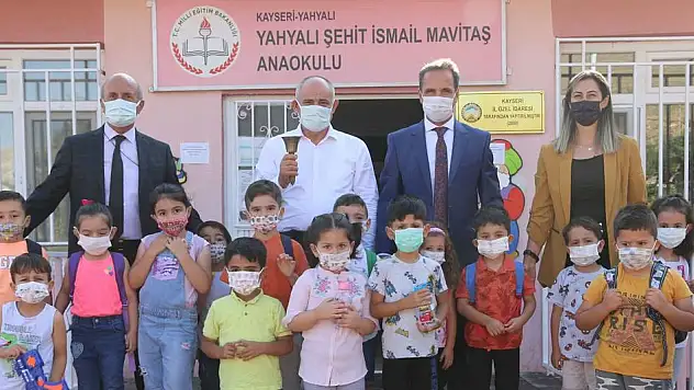 BAŞKAN ESAT ÖZTÜRK İLK DERS ZİLİNİ ÇALDI