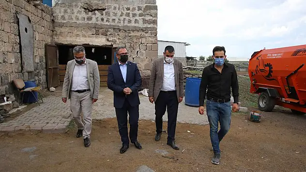BAŞKAN ÖZDOĞAN AHIRINA 8 TONLUK KAYA DÜŞEN KOÇAK AİLESİNİ ZİYARET ETTİ