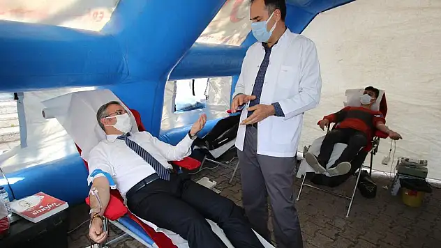 BAŞKAN ÖZDOĞAN'DAN KAN BAĞIŞI