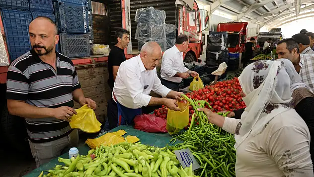 Başkan Öztürk Kapalı Pazar Yeri'nde esnaf ve vatandaşla buluştu