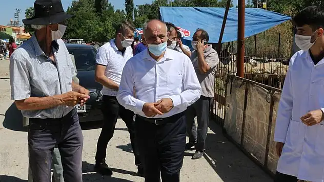 BAŞKAN ÖZTÜRK, KURBAN PAZARINI ZİYARET ETTİ