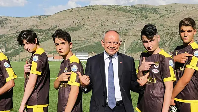 BAŞKAN ÖZTÜRK'ÜN GENÇ FUTBOLCULARA DESTEĞİ DEVAM EDİYOR