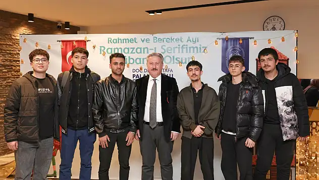 Başkan Palancıoğlu gençlerle iftar sofrasında buluştu