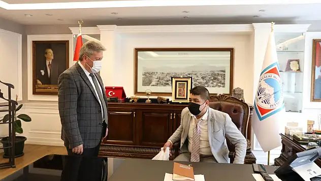 BAŞKAN PALANCIOĞLU, MAKAMINI OTİZMLİ EREN'E BIRAKTI