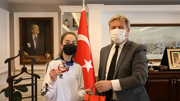 BAŞKAN PALANCIOĞLU, MELİKGAZİ BELEDİYESİ SPOR KULÜBÜ SPORCULARINI TEBRİK ETTİ