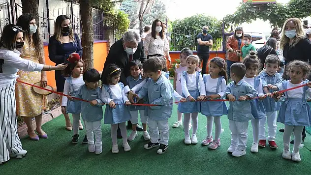 BAŞKAN PALANCIOĞLU MİNİK ÖĞRENCİLERİN SERGİSİNİ GEZDİ