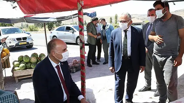 BAŞKAN, VALİ İLE BİRLİKTE YÖRESEL ÜRÜNLERİ İNCELEDİ