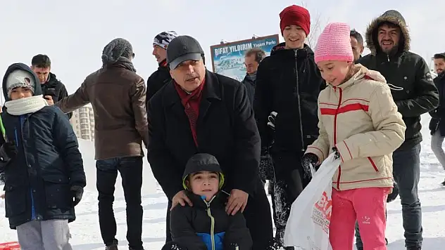 BAŞKAN YALÇIN: 'ÇOCUKLARIMIZ HER ŞEYİMİZ, HER ŞEYİMİZ ÇOCUKLARIMIZ  İÇİN'