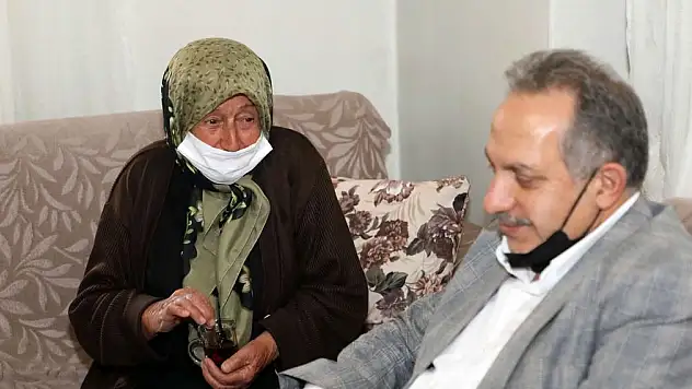 BAŞKAN YALÇIN FATMA TEYZE'NİN YİNE DUASINI ALDI