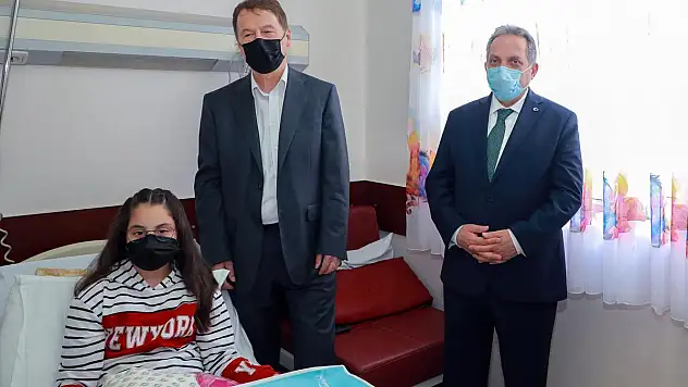 BAŞKAN YALÇIN'DAN HASTA ÇOCUKLARA SÜRPRİZ
