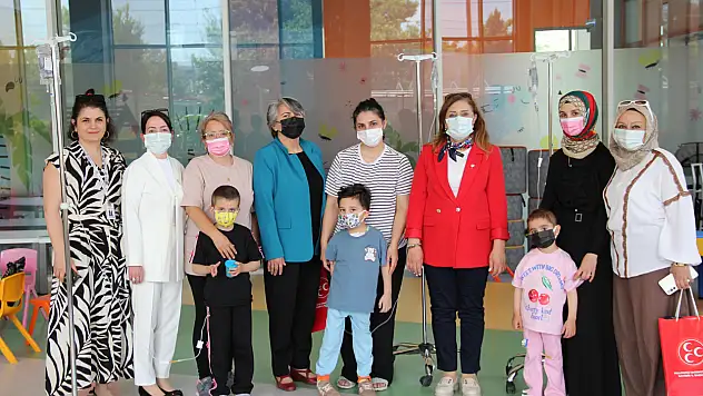 Başkan Yelkara'dan KANKA Hastanesi'nde miniklere moral ziyareti
