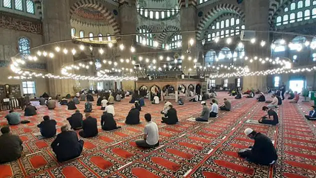 'BAYRAM NAMAZI CAMİLERDE Mİ KILINACAK?' DİYANET'TEN MERAK EDİLEN SORUYA YANIT GELDİ