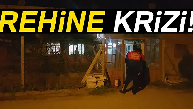 Bebeğini rehin aldı!