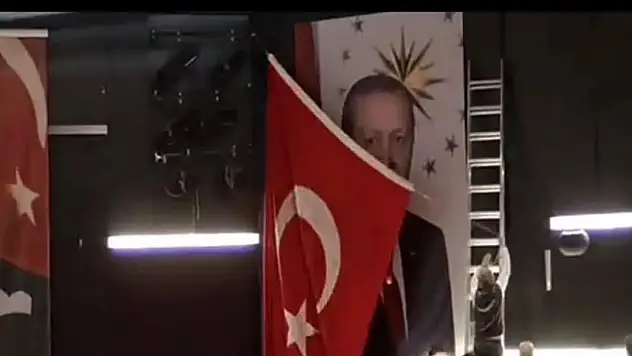 BEDİR'DEN CUMHURBAŞKANI ERDOĞAN'IN FOTOĞRAFININ KAPATILMASINA TEPKİ
