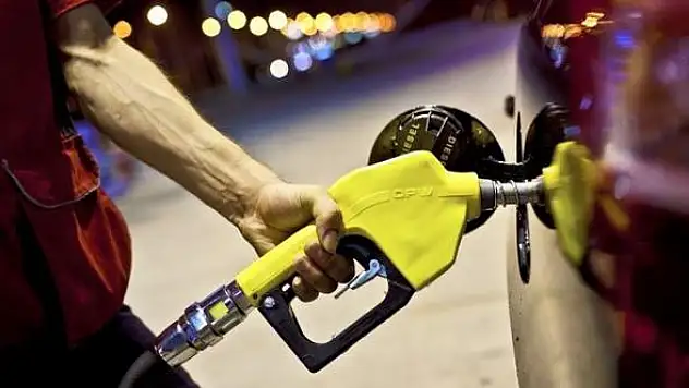 Benzine 15 kuruş zam geliyor