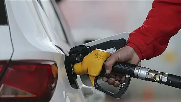 Benzine bu gece zam bekleniyor
