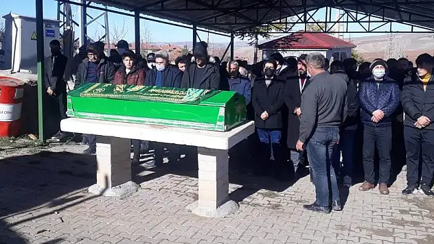 BIÇAKLANARAK YAŞAMINI YİTİREN GENÇ, SON YOLCULUĞUNA UĞURLANDI