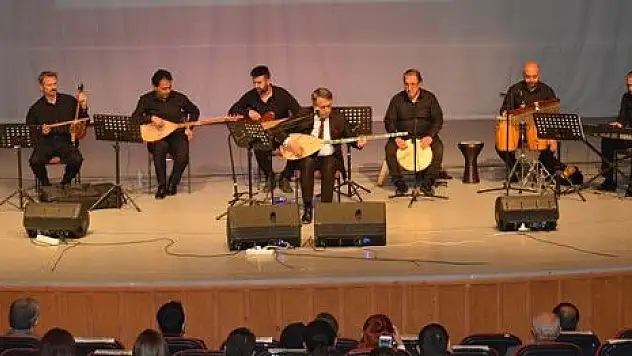 BİLGİN'İN TÜRKÜ DİNLETİSİ BÜYÜK BEĞENİ TOPLADI