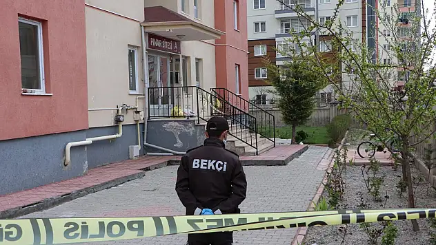 BİNA GÖREVLİSİ RAHATSIZLANDI, KAYSERİ'DE 3 BİNA DAHA KARANTİNAYA ALINDI