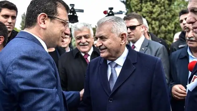 Binali Yıldırım ile Ekrem İmamoğlu Tokalaştı