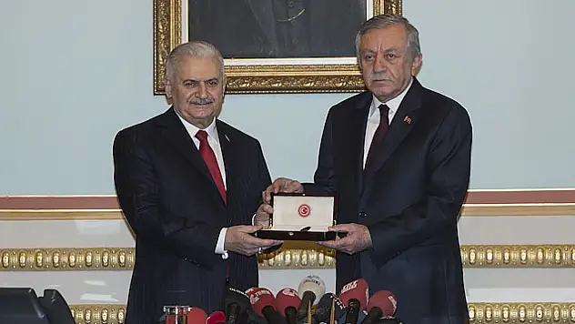 Binali Yıldırım, Meclis Başkanlığı Görevini Celal Adan'a Devretti