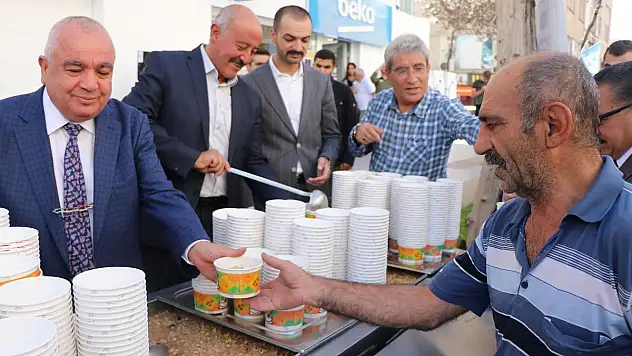 Bingöl Ticaret'ten bin 500 kişilik aşure ikramı