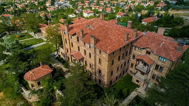 Bir zamanlar okuldu, sonra hastane oldu: Kayseri'deki tarihi yapı dikkat çekiyor