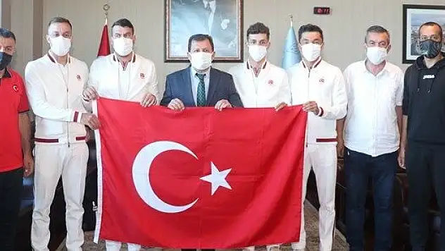 BİSİKLETÇİLER 2020 TOKYO OLİMPİYATLARINA UĞURLANDI